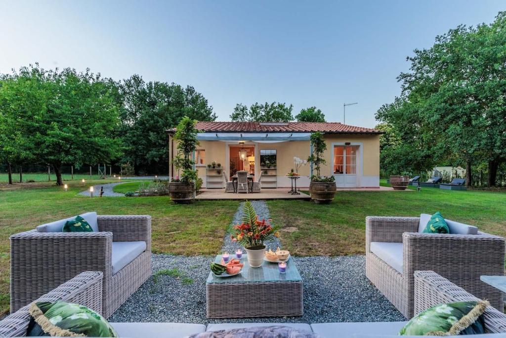 Villa Bassotta, A Charming Cottage Lucca Buitenkant foto