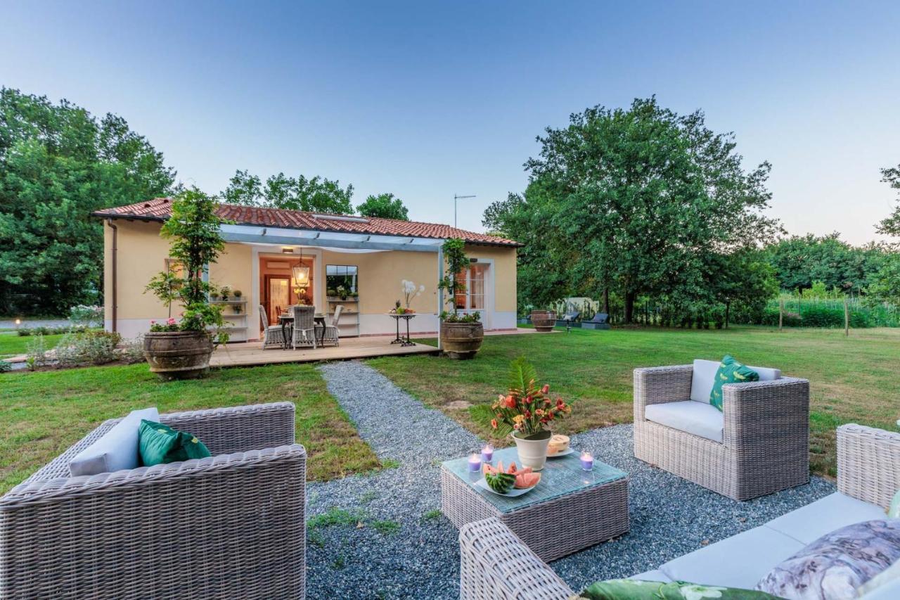 Villa Bassotta, A Charming Cottage Lucca Buitenkant foto