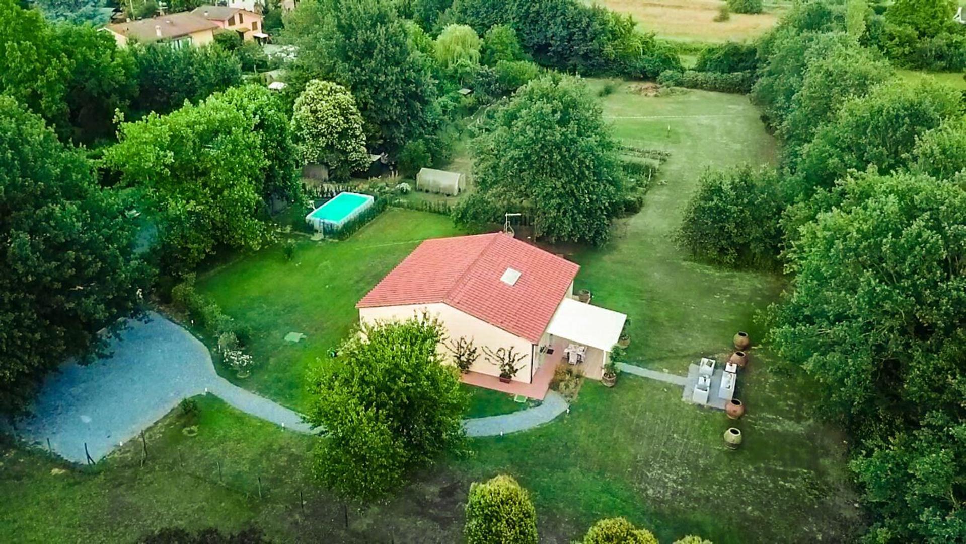Villa Bassotta, A Charming Cottage Lucca Buitenkant foto