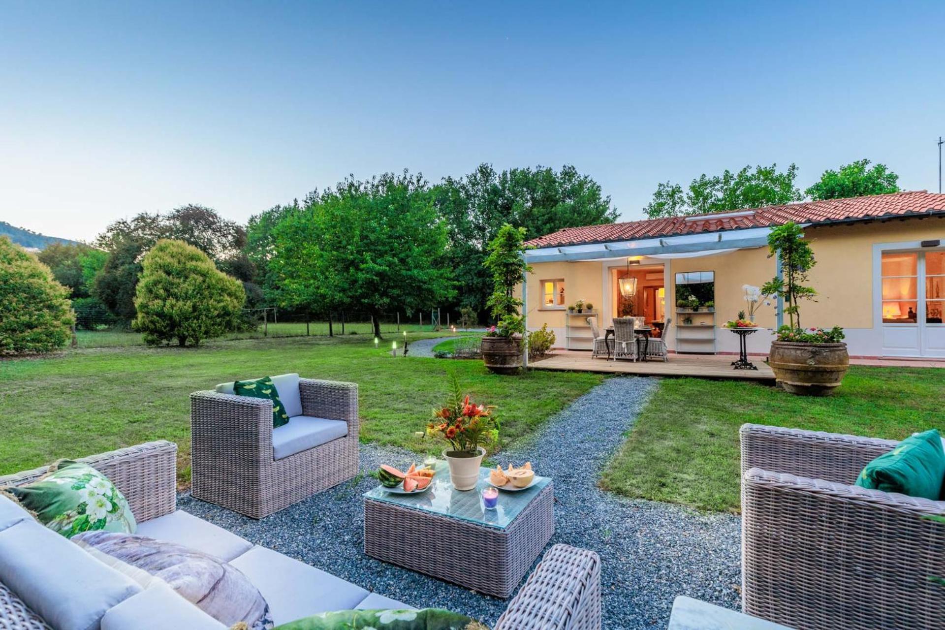 Villa Bassotta, A Charming Cottage Lucca Buitenkant foto