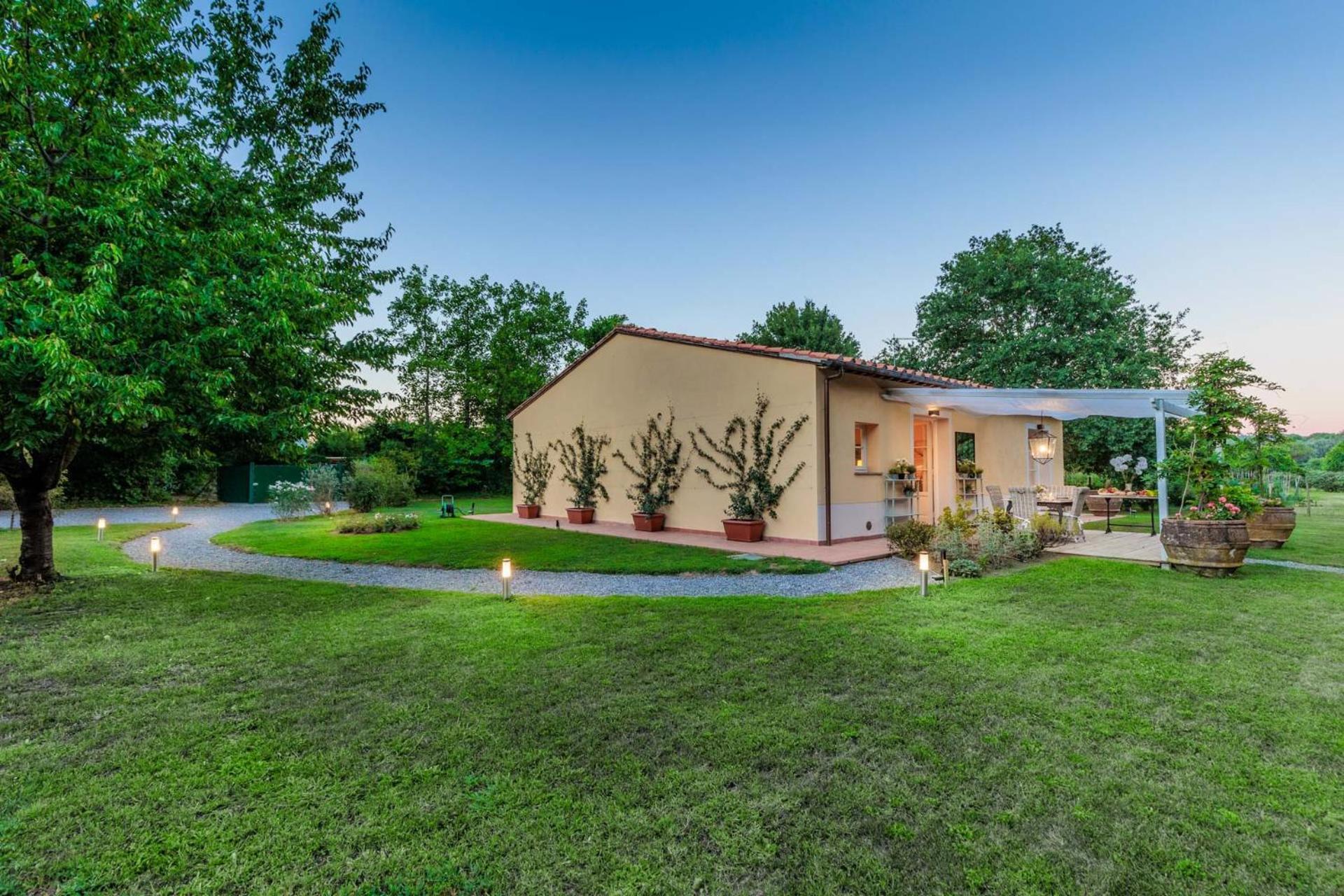 Villa Bassotta, A Charming Cottage Lucca Buitenkant foto