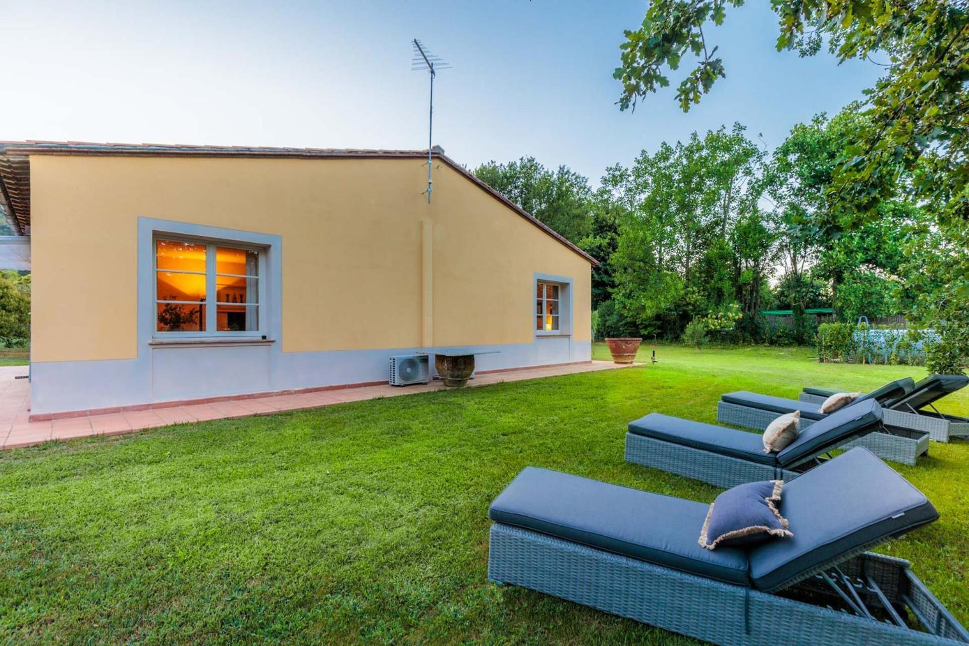 Villa Bassotta, A Charming Cottage Lucca Buitenkant foto